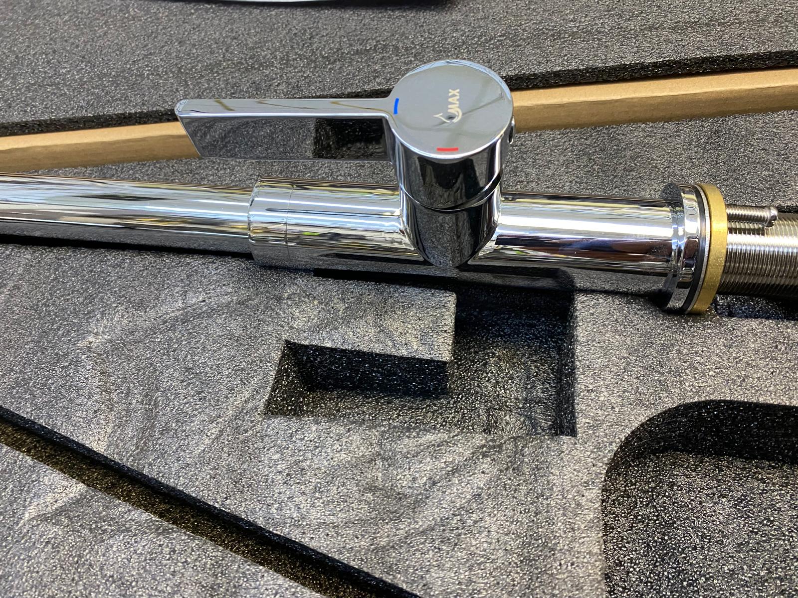 Pull-Out Kitchen Faucet – Single Handle, Chrome, 18” High-Arc