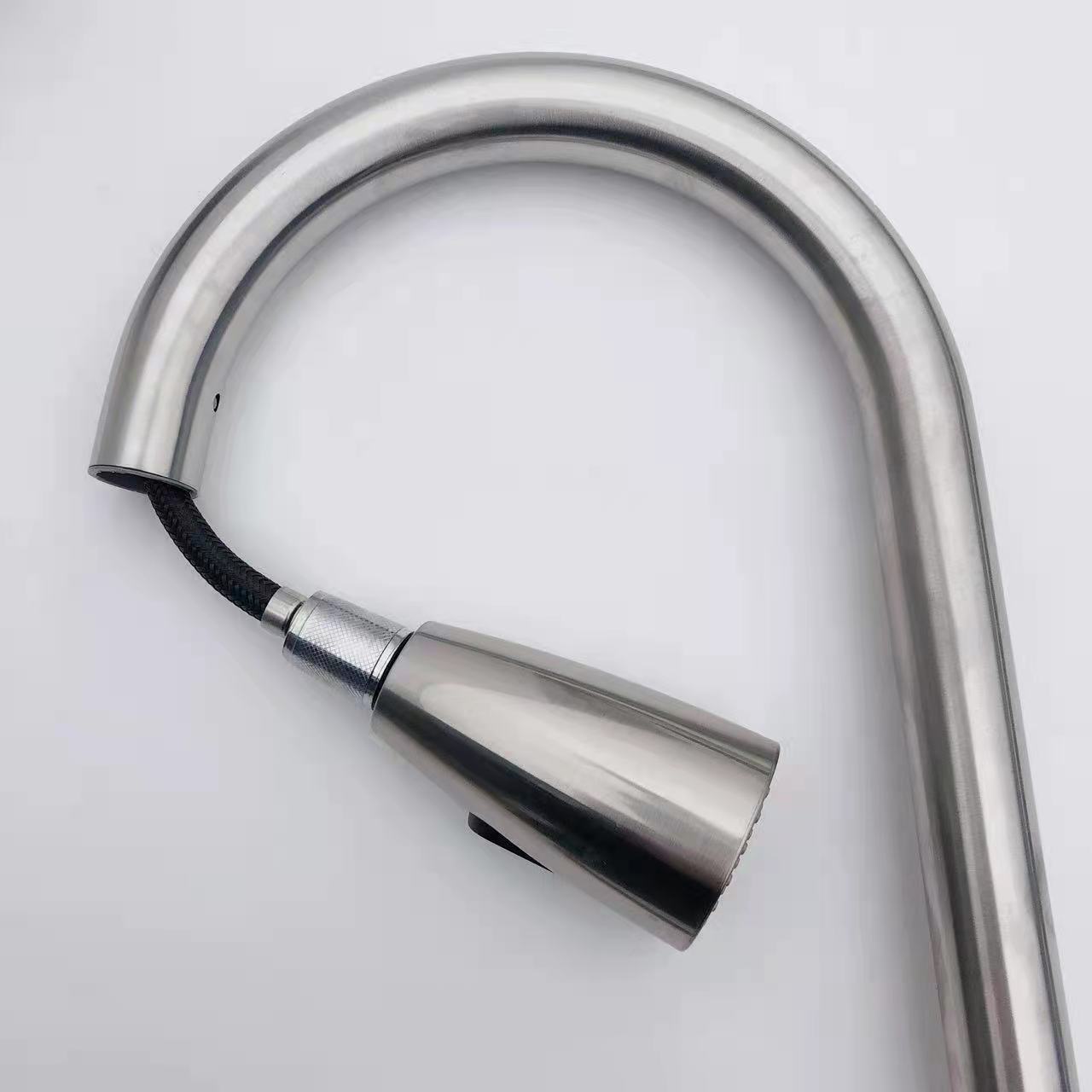 Pull-out kitchen faucet with extended hose for flexible use