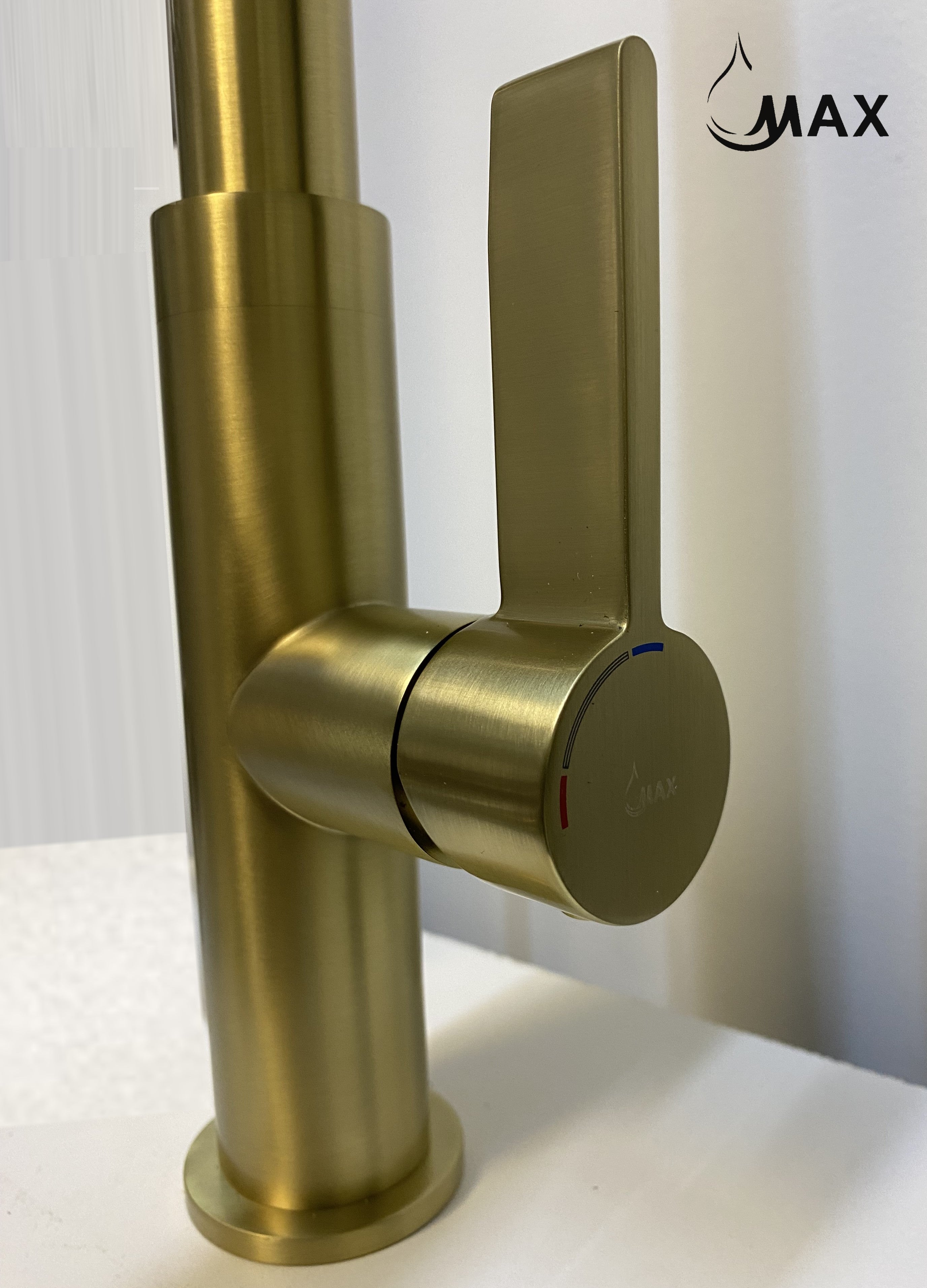 Pull-Out Kitchen Faucet – Single Handle, Brushed Gold, 18” High-Arc